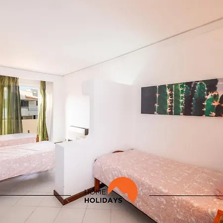 #015 Buganvilia By Holidays *