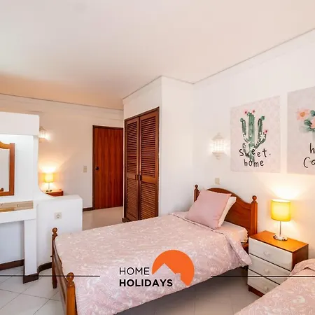 #015 Buganvilia By Holidays