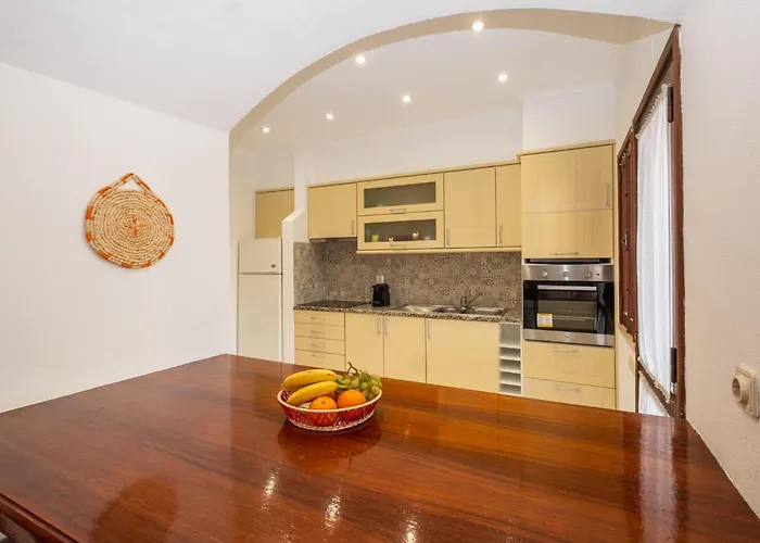 #015 Buganvilia By Holidays *