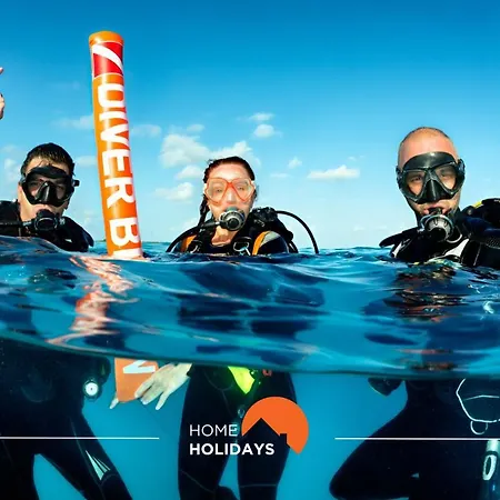 #015 Buganvilia By Holidays